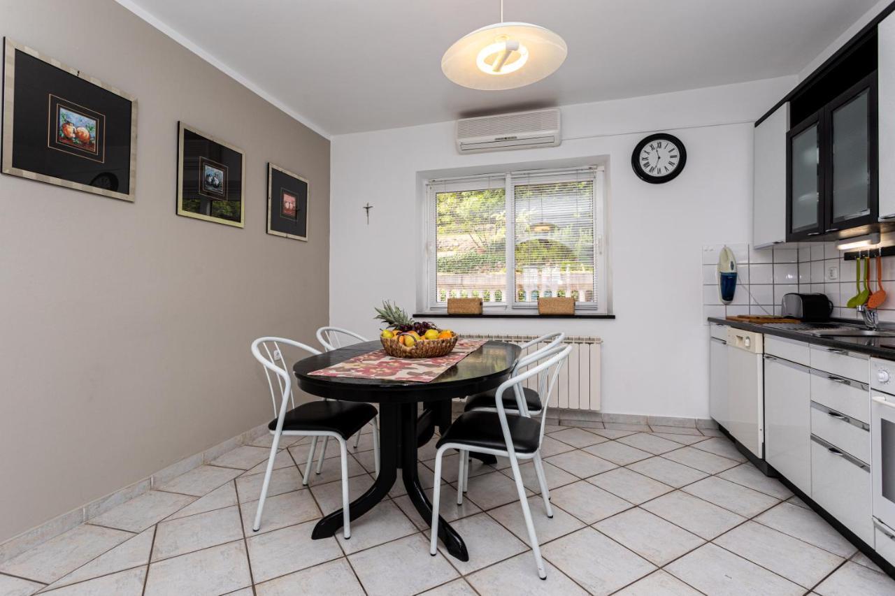 Apartman Maris Vrbnik Eksteriør bilde