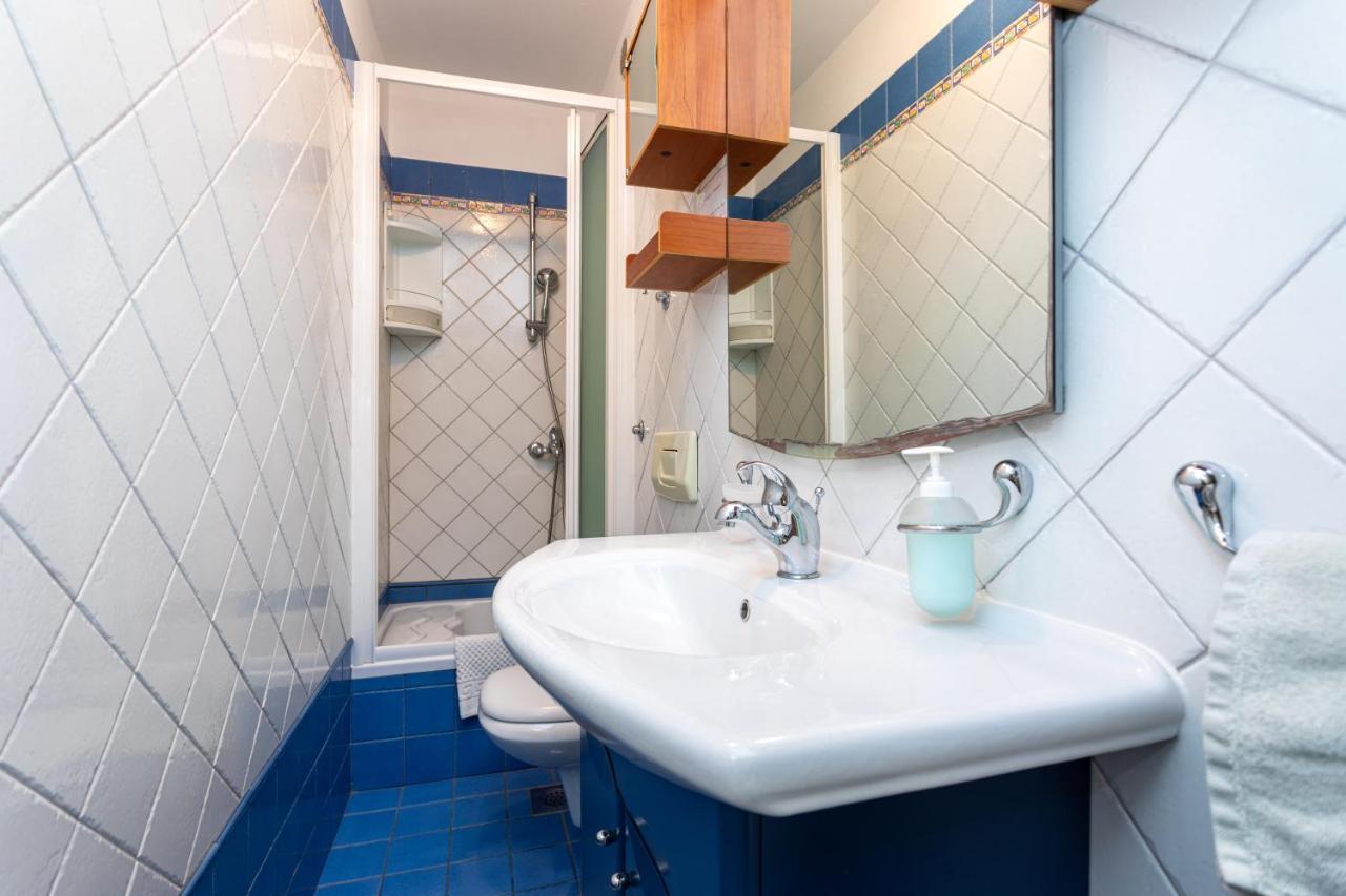 Apartman Maris Vrbnik Eksteriør bilde